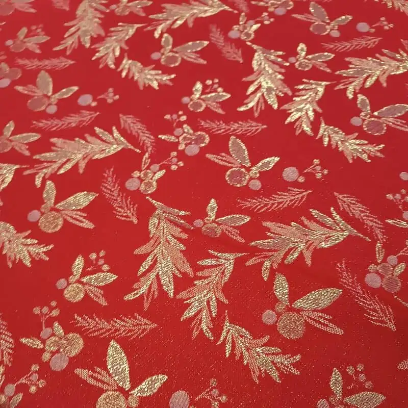 Piros alapon arany lurexes mintás dekoranyag