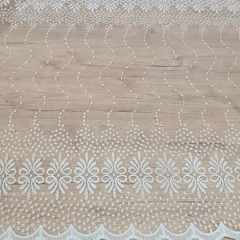 Hímzett tüll alapú 280cm