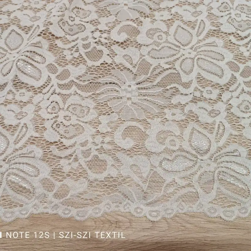 Csipke rugalmas ekrü színű