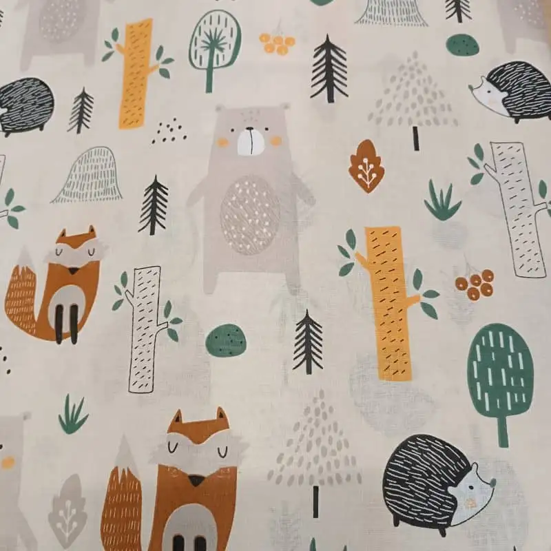 Pamutvászon világos drapp alapon erdei állatok