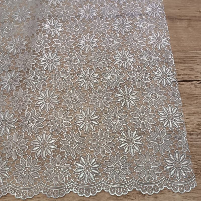Csipke hatású terítő 138cm széles