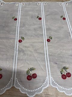 Cseresznye mintás vitrázs függöny