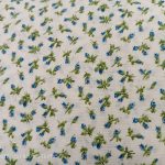 Ekrü alapon kék apró virágmintás pamutvászon